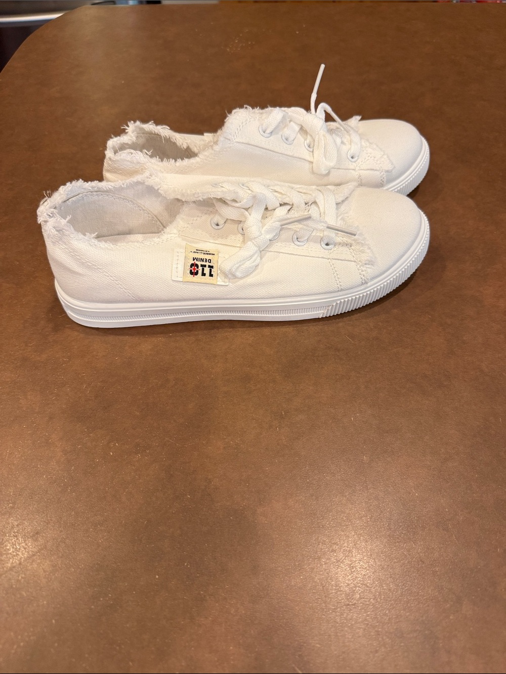 White tennis shoes